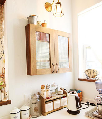 《キッチン》家の雰囲気に合わせてオリジナルで作成した吊り戸棚