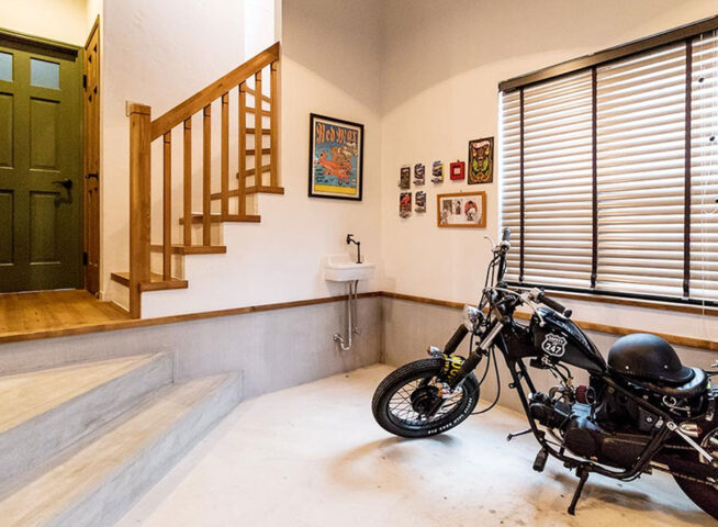 バイクも置ける広々玄関の家