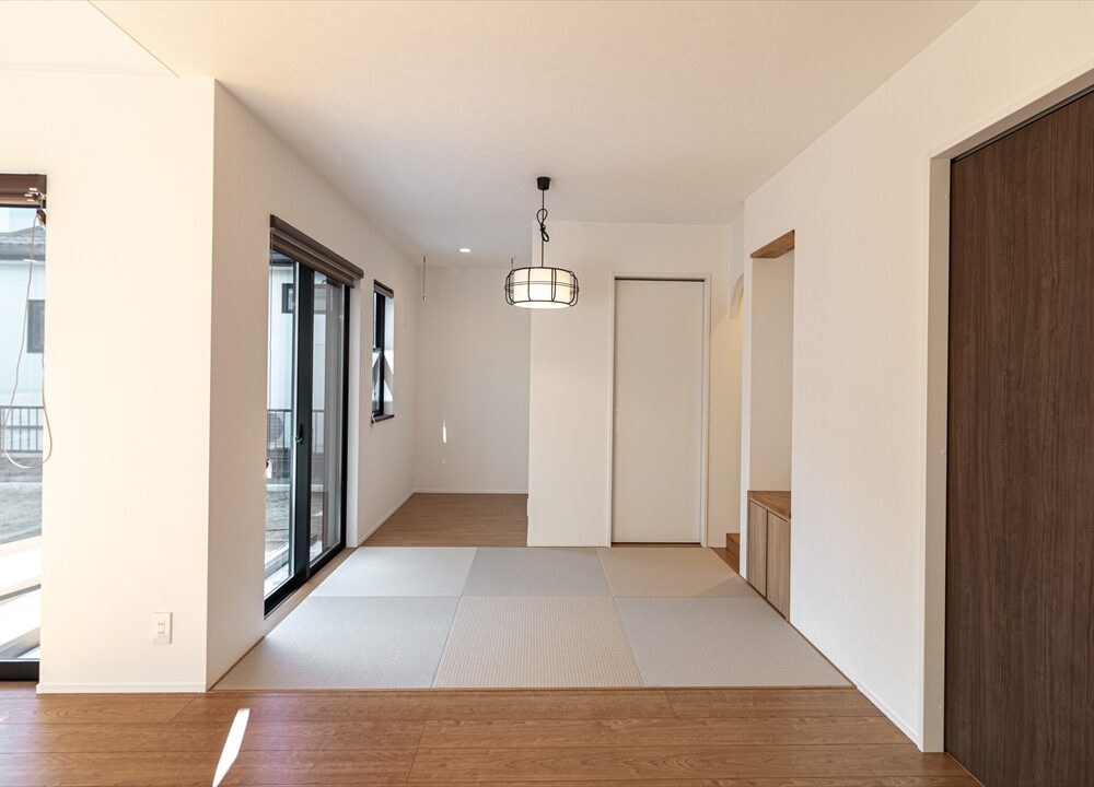 《畳スペース》スペース左奥はペットのためのスペースで、汚れても手入れしやすい床材に