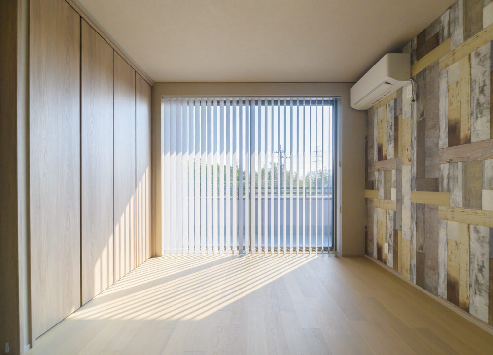 《2階洋室》大開口の窓に大容量のクローゼット