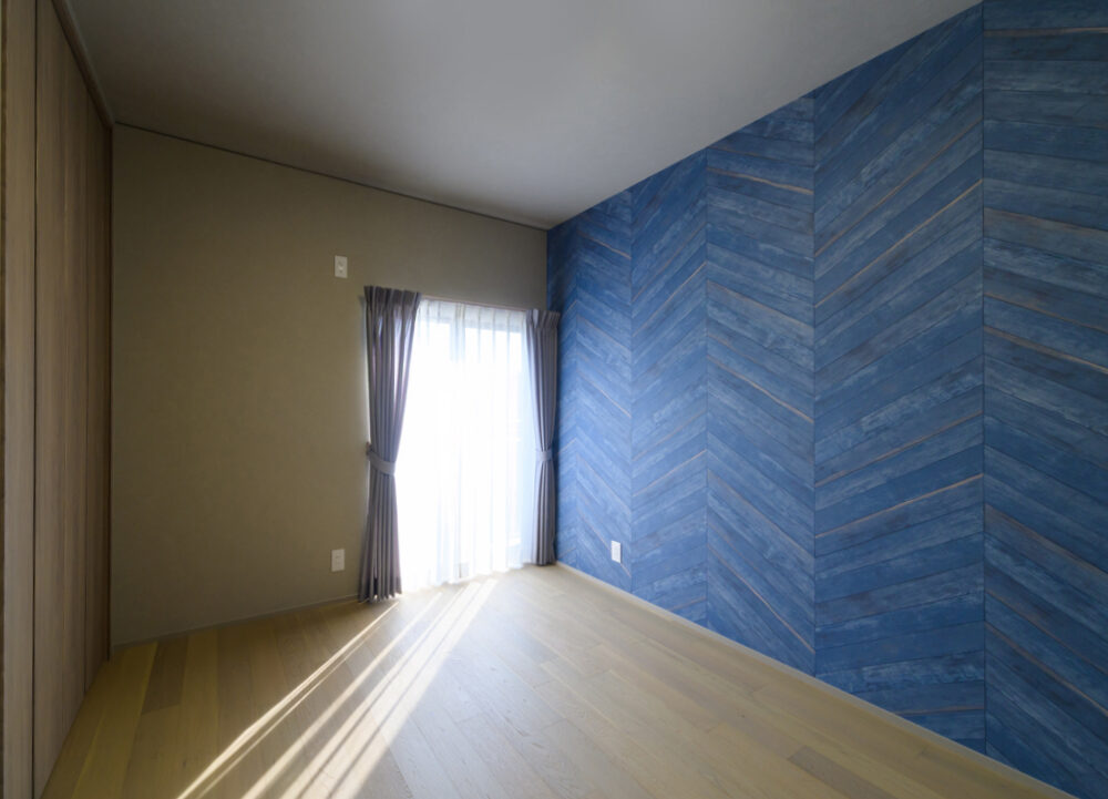 《2階洋室》部屋ごとにアクセントクロスを変更